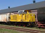 Diesellok 15 (MaK 400 C, Baujahr: 1957) der Stichting Stadskanaal Rail (STAR) auf Bahnhof Stadskanaal am 25-4-2011.