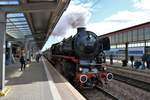 Stoom Stichting Nederland 01 1075 erreicht mit Sonderzug beim Dampfspektakel am 28.04.18 Trier Hbf 