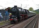 Stoom Stichting Nederland 01 1075 erreicht mit Sonderzug beim Dampfspektakel am 28.04.18 in Schweich Bahnhof 