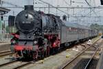 Am 10 September 2016 steht 01 1075 mit ein Sonderzug in Roosendaal.