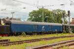 Begleitwagen von Stoom Stichting Nederland SSN in M�nchengladbach, Mai 2026.
Ende des Bahnsteiges mit Tele fotografiert.