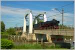 Der Pendelzug mit den Dampflokomotiven 01 1075 und 65 018 auf der Wantijbrcke am 2.