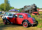 Etwas symbolisch ist es schon: Am 25.09.2016 fand im Bahnhof Simpelveld eine Ausstellung historischer Citroen statt, da traten die Museumsbahn und auch die B 1220 der ZLSM (Nydqvist & Holm 1914) in