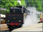 Plandampf im niederlndischen Simpelveld. Die ehemalige schwedische 1040,komplett restauriert und im Besitz der ZLSM, wartet am Bahnsteig mit einen Sonderzug auf die 
Ausfahrt nach Valkenburg. Bildlich festgehalten im Juli 2013.