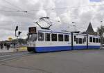 Die GVB 817 mit linie 24 nach VU hier bei einfahrt von Amsterdam CS am 18.06 2011.