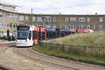 DEN HAAG (Provinz Zuid-Holland), 03.06.2025, Straßenbahnzug 5032a als Straßenbahnlinie 11 nach Station Den Haag HS in der Schleife Scheveningen Haven (Strandweg)