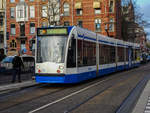 Straßenbahn Amsterdam Linie 12 nach Amstelstation in Rijksmuseum, 14.12.2018.