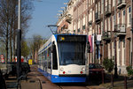 Recht schön gelegen ist die nördliche Endstelle der Linie 3, wo die Straßenbahn in einer Häuserblockschleife an der Zoutkeetsgracht wendet.