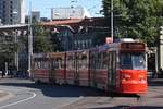 DEN HAAG (Provinz Zuid-Holland), 04.08.2017, Wagen 3101 als Tramlinie 1 nach Scheveningen Noorderstrand auf der Straße Buitenhof im Stadtzentrum