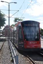 DEN HAAG (Provinz Zuid-Holland), 05.08.2017, Zug 5008 als Linie 9 nach Vrederust in der Haltestelle Wouwermanstraat