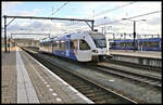 Ein Arriva VT fährt hier am 7.2.2022 um 15.57 Uhr durch den Grenzbahnhof Venlo zur Bereitstellung als RS 11 an Gleis 1 nach Nijmegen.