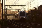 Zu Tagesanbruch ist ein Flirt 3 als RE18 Aachen - Liège Guillemins bei Bressoux unterwegs.

Lüttich 07.04.2026