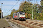 DB Cargo Nederland 186 256 fährt als Lokzug durch den Haltepunkt Remicourt in Richtung Lüttich. Aufgenommen am 26.10.2019