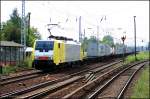 Für ERS Railways ist ES 64 F4-206 (91 80 6189 206-6 D-DISPO) mit Containerzug unterwegs (Berlin Hirschgarten, 01.07.2009)