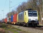 189 203 von ERS-Railways mit Containerzug in Rheine=Bentlage, 25.03.17