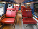 Der untere Zweite-Klasse-Bereich des 1985 von Talbot in Aken f�r die Niederl�ndische Staatsbahn hergestelltenden Doppelstockwagens ABv 6618. (Eisenbahnmuseum Utrecht, September 2026)