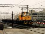 Henschel-Lok von Railbouw Leerdam mit einem Bauzug auf Bahnhof Utrecht CS am 19-12-1995.