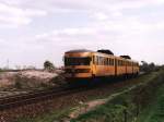 186 (Syntus) mit Regionalzug 31045 Almelo-Marinberg bei Vriezenveen am 7-5-2001.