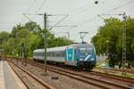 TCS 101 133-7 traincharter schiebend mit RE13-Ersatzzug in Düsseldorf, Mai 2025.
