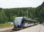 Einfahrt für einen der wenigen Züge am Tag auf der Nordlandsbanen nach Trondheim in den Bahnhof Grong.