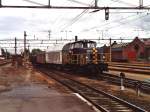 226 05 mit Gterzugauf Bahnhof Hamar am 10-7-2000.