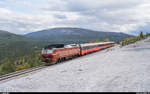 Vy Di 4 652 mit dem Tagzug Trondheim - Bodø am 3. September 2019 bei der Ausfahrt des Bahnhofs Lønsdal. Wie schon die 655 am Morgen wurde auch die 652 in Trondheim nicht gedreht.