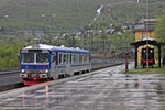 Einfahrt am Morgen des 02.06.2015 von LOKE Y1 1292 bei Regen in den Bahnhof von Narvik.