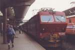 16 2212 mit Expresszug nach Bergen am 07.08.1993 in Oslo S
