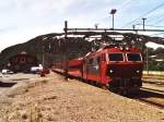 16 2208 mit Zug 602 Bergen-Oslo auf Bahnhof Haugastl am 3-7-2000.