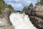Beim Herefossen fließen die Wassermassen des Gauslåfjorden in den Herefossfjorden.