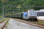 Norwegen  Der von den Lokomotiven 2253 und 2251 der Fl�mbahn gezogene Pendelzug Myrdal–Fl�m beendet seine Abfahrt und erreicht das Bahnhof Fl�m.