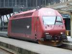 Die NSB 18 2257 rangiert am 29.10.2011 aus der Bahnhofshalle von Bergen in die Abstellung.
