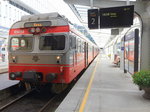 Triebzug 69069 mit 69659 steht am Abend des 01. Juli 2016 wieder Im Bahnhof von Bergen zur Fahrt nach Voss bereit.