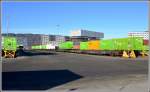 Container Terminal in Trondheim mit mehrheitlich grünen bring-logistics Container.