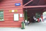 7.8.2007  Bahnhofsgebude in Flam mit Fahrkartenverkauf und Souvenirshop's