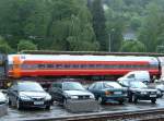 Personenwagen in modernen Farbdesigne am 21.06.2006 abgestellt im Bahnhof Bergen, ich nehme an, es ist ein Wagen des Nachtzuges Oslo - Bergen, den als Tagzge fahren die Triebzge BM 73.