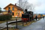 Ein Gterzug der UHB steht am Bahnhof Srumsand zur Abfahrt bereit; 29.11.2009