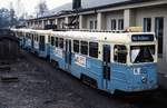 SM-53 215 mit einem Beiwagen ST-55 sowie ein weiterer Zug des gleichen Typs sind Anfang Mai 1988 an einem Depot abgestellt