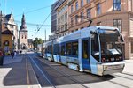 OSLO (Provinz Oslo), 07.09.2016, Wagen 169 als Linie 18 nach Ljabru vor der Einfahrt in die Haltestelle Stortorvet