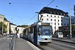 OSLO (Provinz Oslo), 12.09.2016, Wagen 130 als Linie 12 nach Majorstuen bei der Einfahrt in die Haltestelle Solli