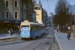 Als Linie 1 nach Sinsen ist der SM-53 234 mit einem Beiwagen ST-55 im April 1988 in der Osloer Innenstadt unterwegs