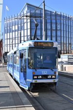OSLO (Provinz Oslo), 08.09.2016, Wagen 132 als Linie 12 nach Disen in der Haltestelle Aker brygge