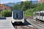 OSLO (Provinz Oslo), 02.06.2018, Linie 5 der T-bane als Ringbahn (und anschließend nach Vestli) bei der Einfahrt in den Bahnhof Majorstuen