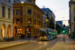 Straßenbahn Ansaldo /Firema SL95 #166 der Linie 13 am 31.08.2021, Prinsens gate, Oslo.