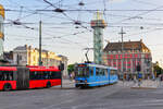 Straßenbahn Strømmen /Duewag SL79 #117 der Linie 11 am 29.08.2021, Jernbanetorget (Fred Olsens gate), Oslo.