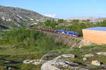 Am Abend des 01.07.2022 ist ein weiterer voller Erzzug auf dem Weg von der Mine in Kiruna zum Hafen nach Narvik.