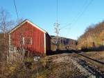 Zweiter bergang des Rallarveien ber die Ofotbanen, Blick in Richtung Ssterbekk, der Rallarveien geht hier abwrts bis auf die Sohle des Hundsdalen und dann 1,5 km aufwrts zum Bahnhof Katterat,