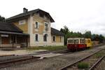 Der Bahnhof Feistritz im Rosental liegt an der Rosentalbahn. Von Weizelsdorf bis Rosenbach geh�rt die Strecke den Nostalgiebahn in K�rnten (NbiK). Die Strecke wird regelm��ig f�r Sonderfahrten genutzt.
Am 15.5.2026 fuhren die beiden Schwerkleinwagen X626.165 und X626.182 g�r eine Gruppe Fotografen von Weizelsdorf nach Rosenbach.