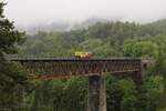 Eines der markantesten Bauwerke entlang der Rosentalbahn ist das 293m lange und 51m hohe Rosenbachviadukt kurz vor dem Bahnhof Rosenbach.
Fast wie auf einer Modelleisenbahn wirken die beiden X626 der Nostalgiebahn in K�rnten, die am 15.5.2026 zwischen Weizelsdorf und Rosenbach unterwegs waren.