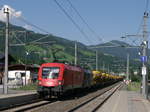 Zweifachtraktion ÖBB Taurus 1116 267 + railjet 1116 215 mit Zug eurailpool Gleisbauwagen MFS-100 in Richtung Wörgl bei Durchfahrt in Westendorf / Tirol; 15.06.2017
